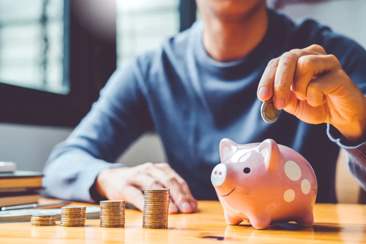 Bank który pomaga zadłużonym: skuteczne rozwiązania na wyjście z długów